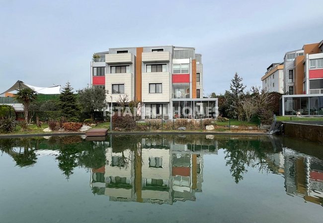 伊斯坦布尔地铁附近综合大楼内的复式公寓 1