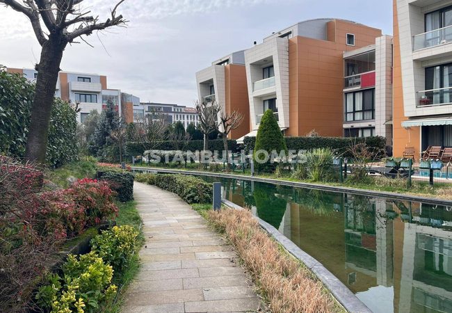 伊斯坦布尔地铁附近综合大楼内的复式公寓 3