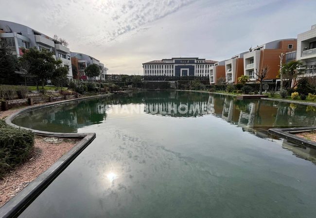 伊斯坦布尔地铁附近综合大楼内的复式公寓 5