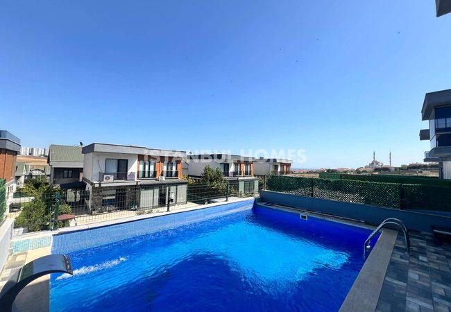 Villa 4 Chambres Avec Piscine Privée À Büyükçekmece, Istanbul 1