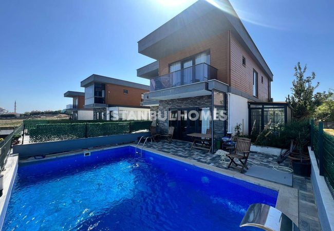 Villa 4 Chambres Avec Piscine Privée À Büyükçekmece, Istanbul