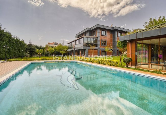 İstanbul Büyükçekmece'de Marina Yakınında Havuzlu Geniş Villa 3