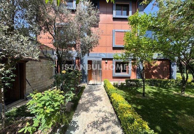 İstanbul Büyükçekmece'de Marina Yakınında Havuzlu Geniş Villa 9