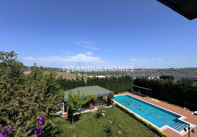 İstanbul Büyükçekmece'de Marina Yakınında Havuzlu Geniş Villa 2