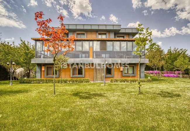 İstanbul Büyükçekmece'de Marina Yakınında Havuzlu Geniş Villa 1