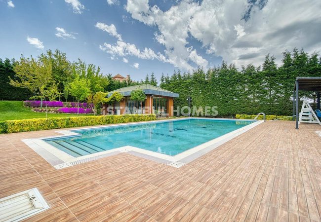 İstanbul Büyükçekmece'de Marina Yakınında Havuzlu Geniş Villa 4
