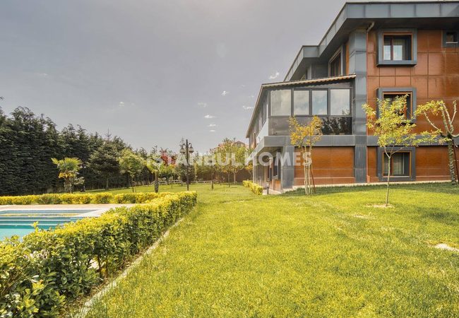 İstanbul Büyükçekmece'de Marina Yakınında Havuzlu Geniş Villa 5