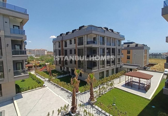 Flats with Community Pool and Parking Lot in İstanbul