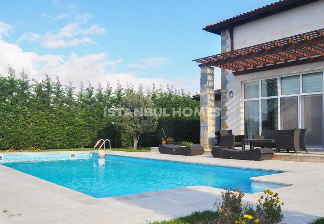 Maisons Plain-pied À Istanbul Entourées Par La Nature 2