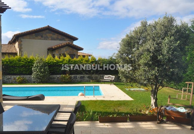 Maisons Plain-pied À Istanbul Entourées Par La Nature 5
