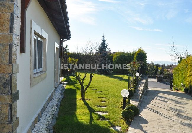 Maisons Plain-pied À Istanbul Entourées Par La Nature 7