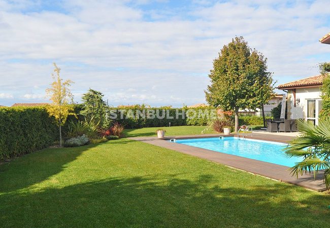 Maisons Plain-pied À Istanbul Entourées Par La Nature 10