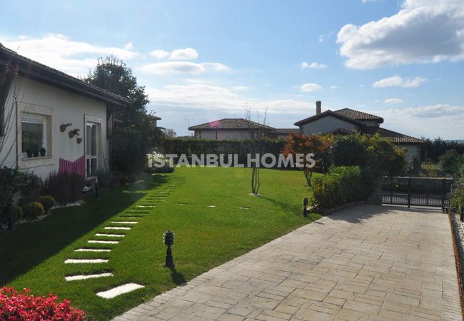 Maisons Plain-pied À Istanbul Entourées Par La Nature 12