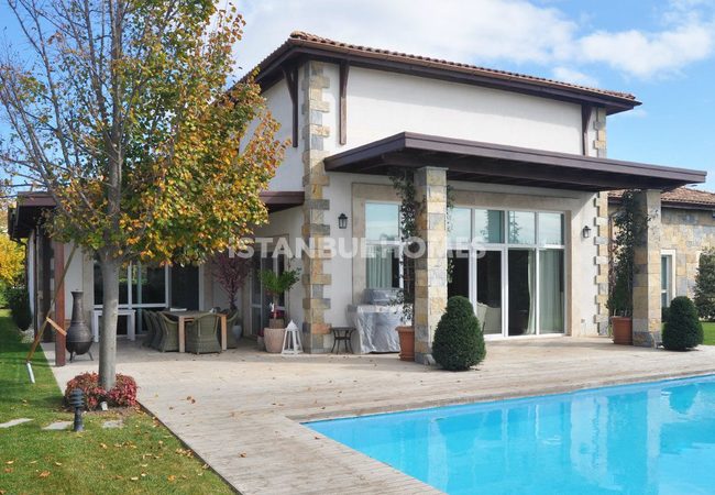 Maisons Plain-pied À Istanbul Entourées Par La Nature 14