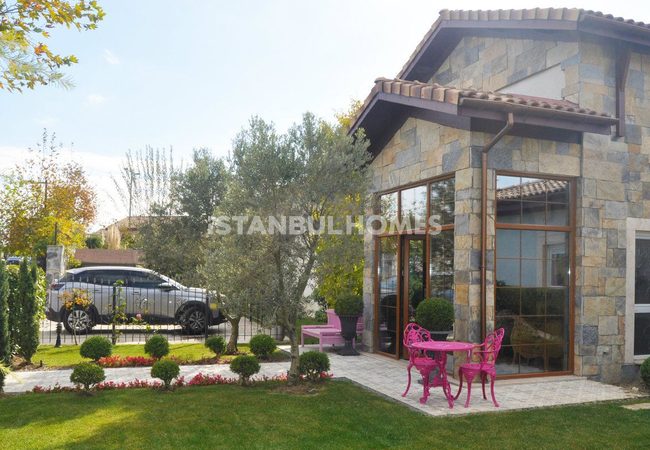 Maisons Plain-pied À Istanbul Entourées Par La Nature 17