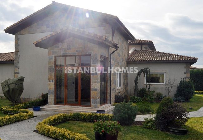 Maisons Plain-pied À Istanbul Entourées Par La Nature 20