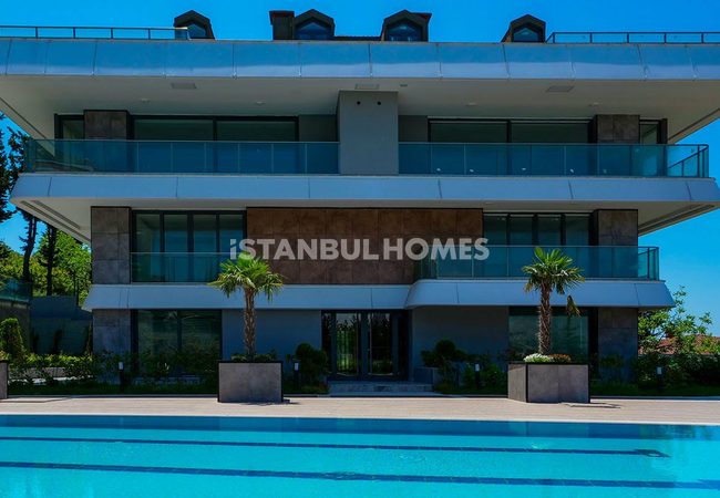 Spacious Sea View Real Estate in Buyukcekmece, Istanbul 1