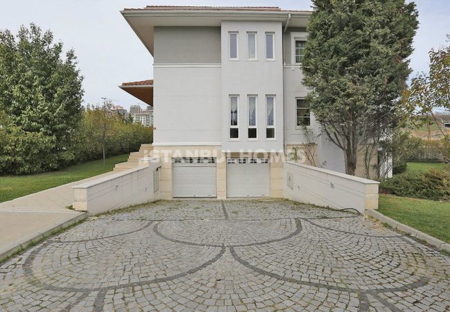 Uniquely Designed Beylikduzu Houses Next to the Marina 5