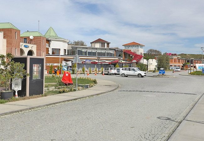 Uniquely Designed Beylikduzu Houses Next to the Marina 14