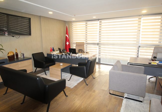 Immobilier Commercial À Istanbul À Côté De L'autoroute E-5 6