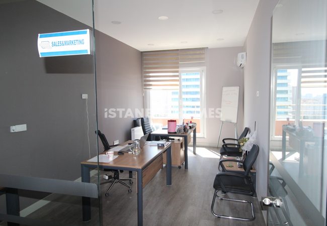Immobilier Commercial À Istanbul À Côté De L'autoroute E-5 16