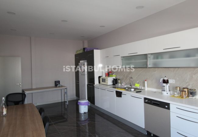 Immobilier Commercial À Istanbul À Côté De L'autoroute E-5 18