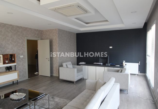 Immobilier Commercial À Istanbul À Côté De L'autoroute E-5 20