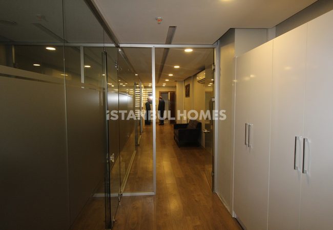 Immobilier Commercial À Istanbul À Côté De L'autoroute E-5 8