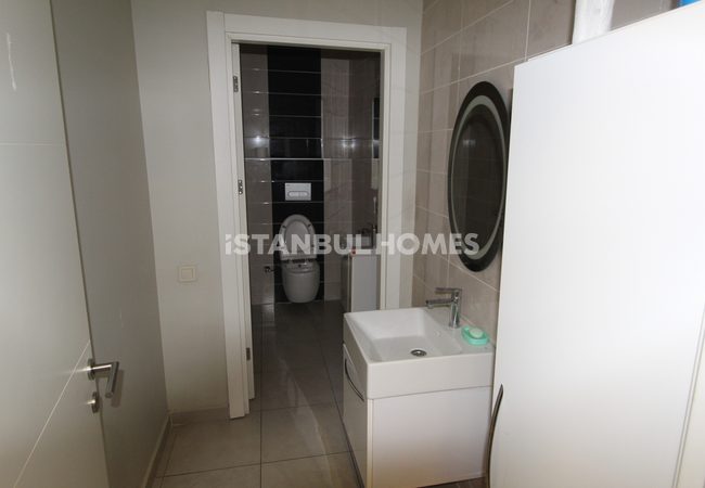 Immobilier Commercial À Istanbul À Côté De L'autoroute E-5 11