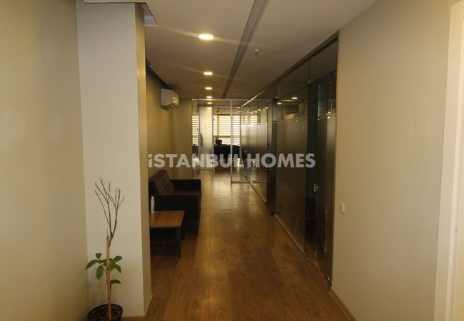 Immobilier Commercial À Istanbul À Côté De L'autoroute E-5 5