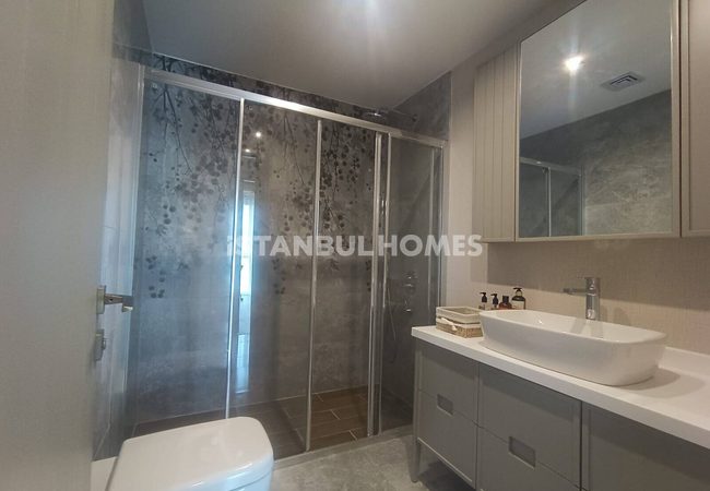 Apartments in a Complex with Swimming Pool in Istanbul 16