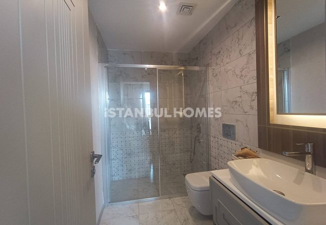 Apartments in a Complex with Swimming Pool in Istanbul 17