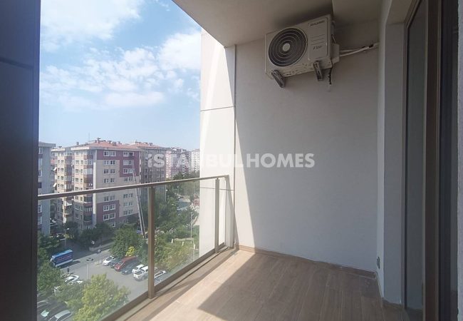 Apartments in a Complex with Swimming Pool in Istanbul 18