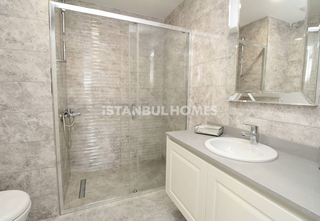 Kadıköy'de Zengin Sosyal Alanlı Sitede Denize Yakın Daireler 22
