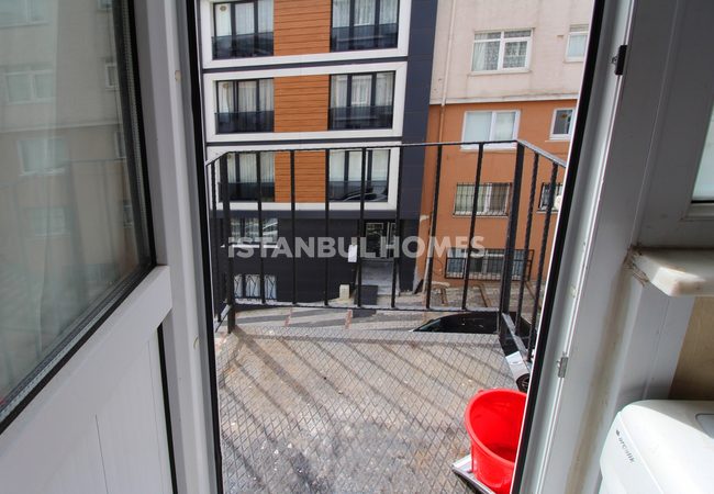 Centrally Located One-bedroom Apartment for Sale in Uskudar 12