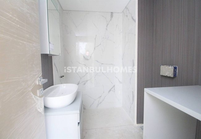 Real Estate with Bosphorus Views in a Secure Complex in Uskudar 19