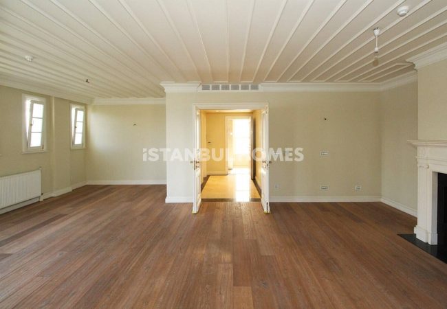 Bosphorus View Apartments in Building in Istanbul Sariyer 11