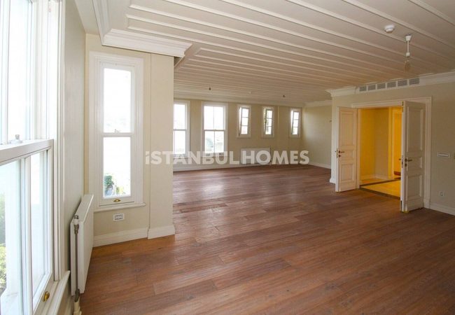 Bosphorus View Apartments in Building in Istanbul Sariyer 12