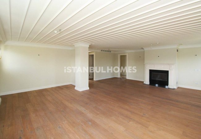 Bosphorus View Apartments in Building in Istanbul Sariyer 15