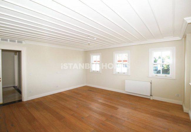 Bosphorus View Apartments in Building in Istanbul Sariyer 22