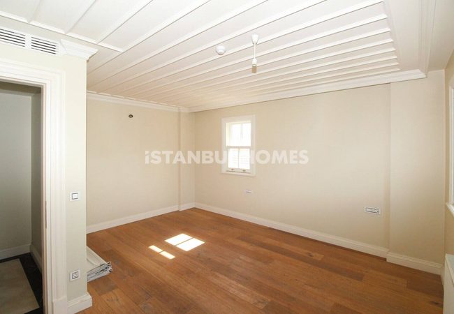Bosphorus View Apartments in Building in Istanbul Sariyer 23
