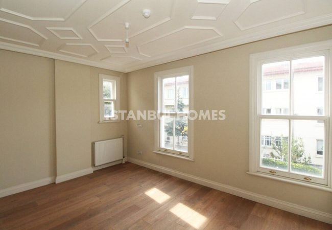 Bosphorus View Apartments in Building in Istanbul Sariyer 27