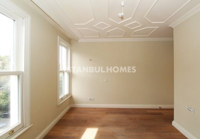 Bosphorus View Apartments in Building in Istanbul Sariyer 28