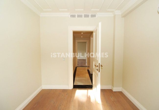 Bosphorus View Apartments in Building in Istanbul Sariyer 30