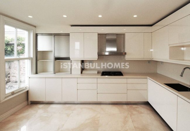 Bosphorus View Apartments in Building in Istanbul Sariyer 31