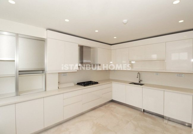 Bosphorus View Apartments in Building in Istanbul Sariyer 32