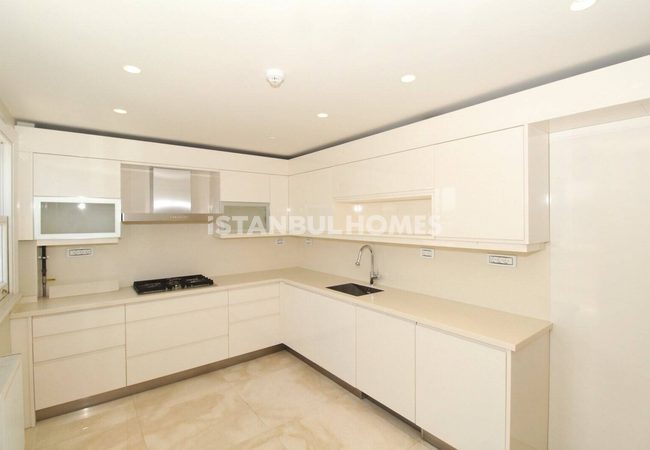Bosphorus View Apartments in Building in Istanbul Sariyer 35