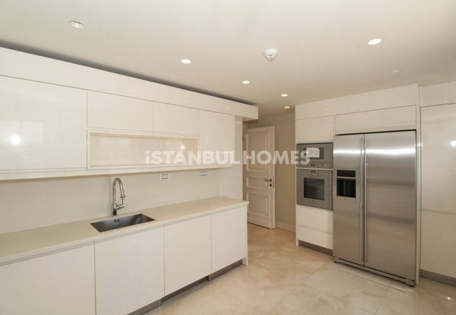 Bosphorus View Apartments in Building in Istanbul Sariyer 36