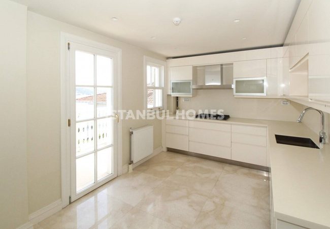 Bosphorus View Apartments in Building in Istanbul Sariyer 38