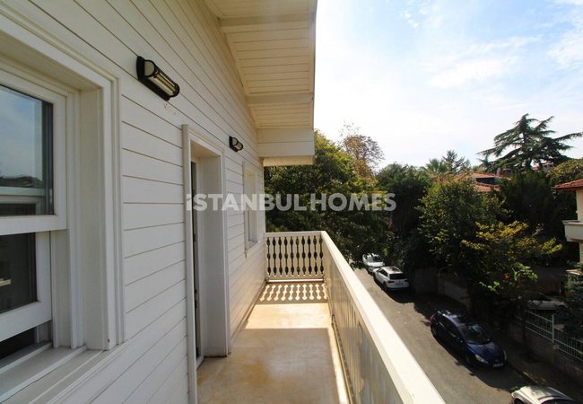 Bosphorus View Apartments in Building in Istanbul Sariyer 44